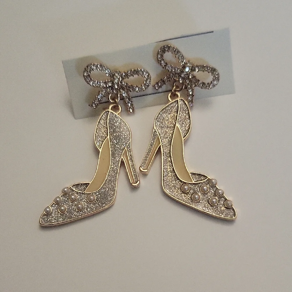 High Heel Shoes and Bow Earrings Gold and Silver - Picture 3 of 11